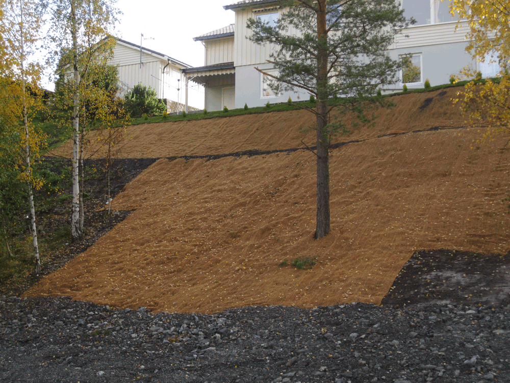 sikre skråning med kokosmatte